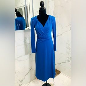 Very ELEGANT FLATTERING MIDI dress 💙💙💙